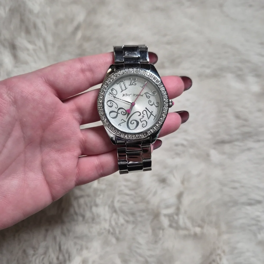 Betsey Johnson Watch Silver Tone Pink Heart Hand Streetwear Twee Girly Cute Y2K - Picture 11 of 13